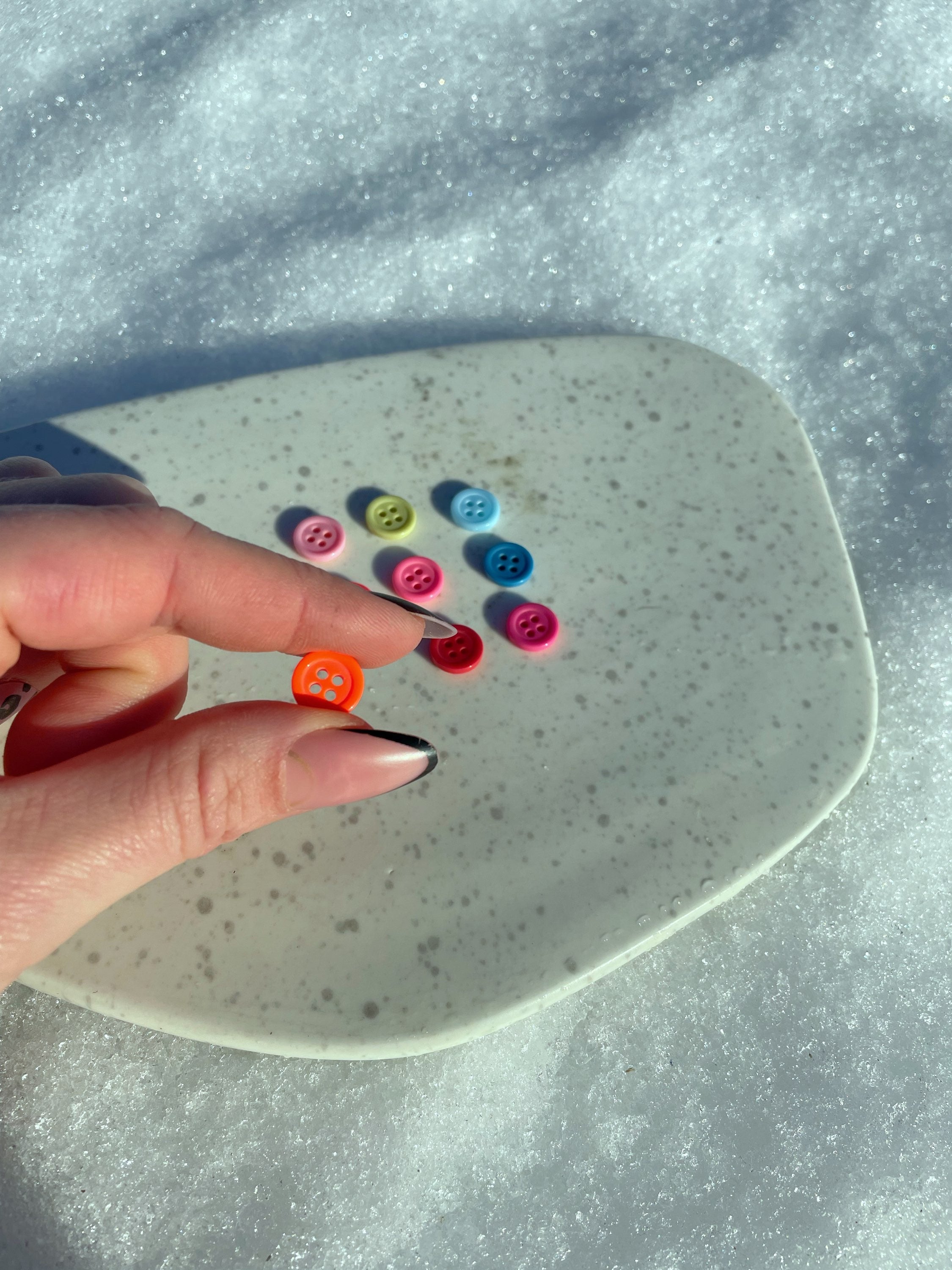 Små fargede plastknapper-1